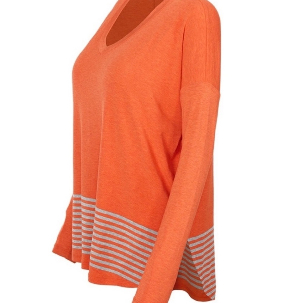 CAbi Hangout Tee - Picture 2 of 4